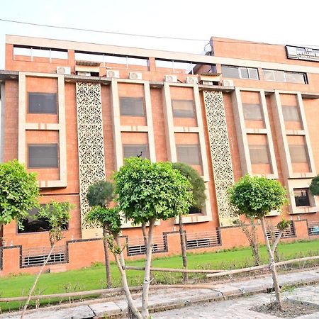 The Dwelling Inn Greater Noida Exteriér fotografie