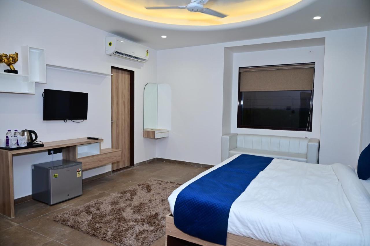 The Dwelling Inn Greater Noida Exteriér fotografie