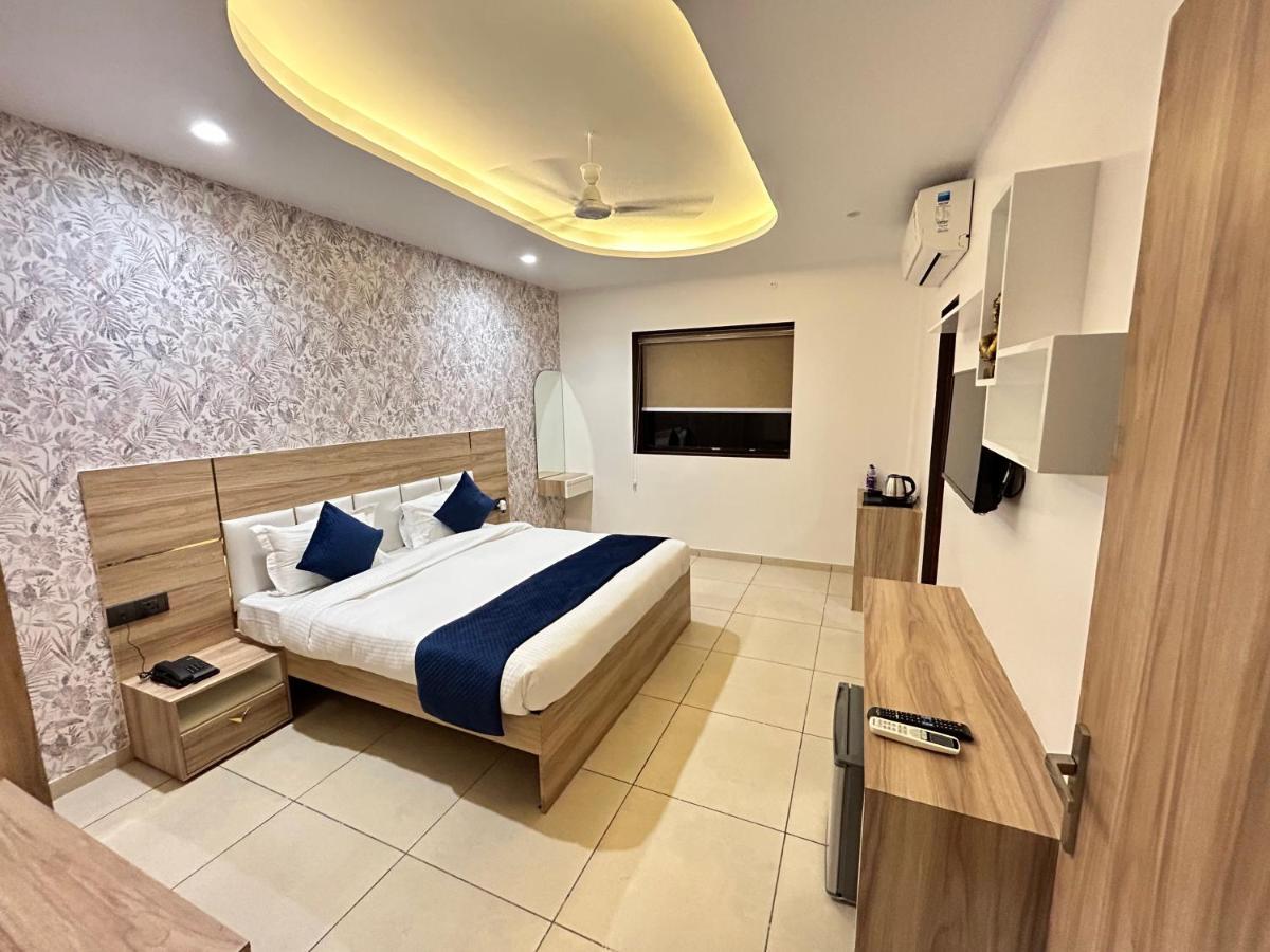 The Dwelling Inn Greater Noida Exteriér fotografie